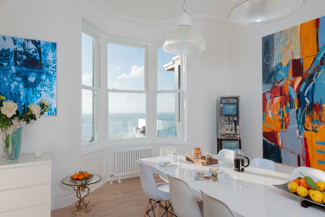 Cliffhanger House dining room