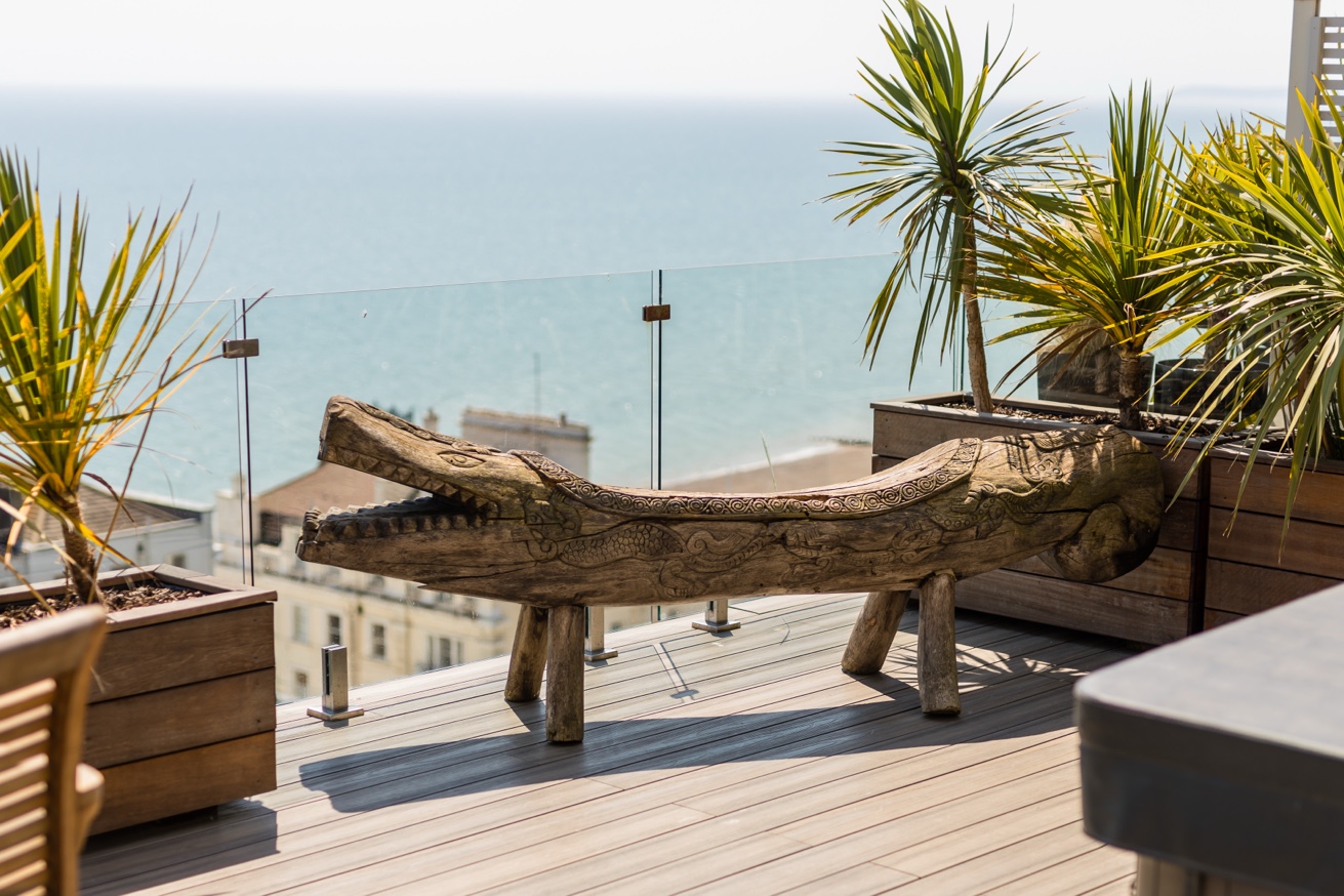 Cliffhanger House terrace sculpture