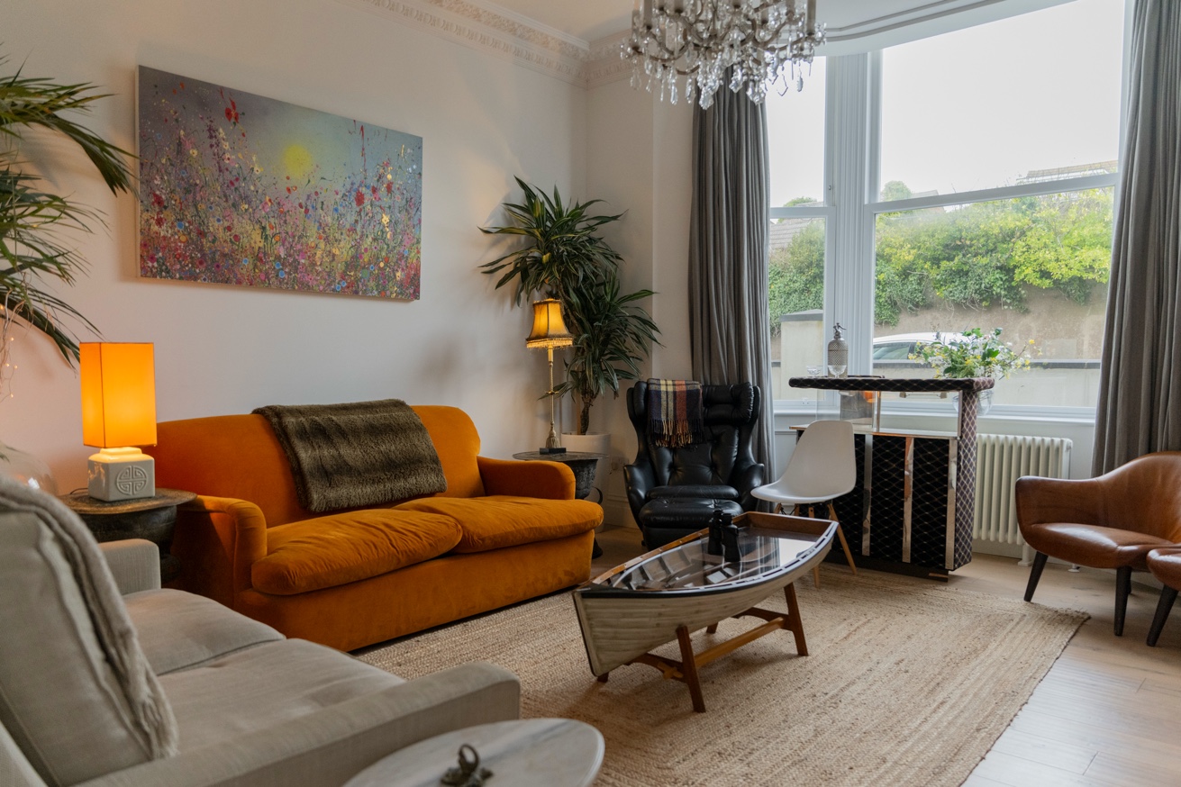 Cliffhanger House living room