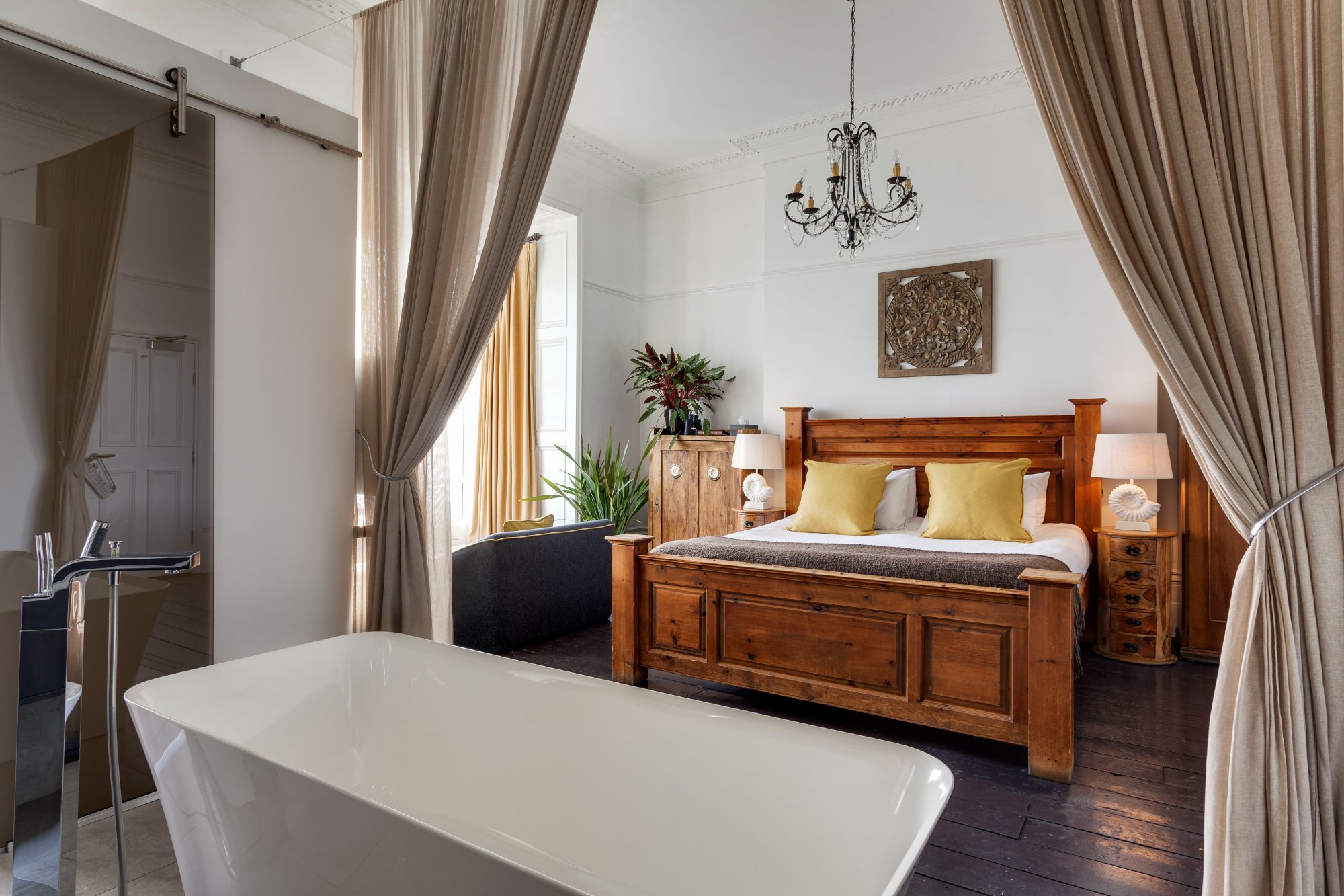 Zanzibar House bedroom with freestanding bath